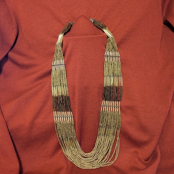 Elegant Multicolor Beaded Necklace - Picture 2 of 2